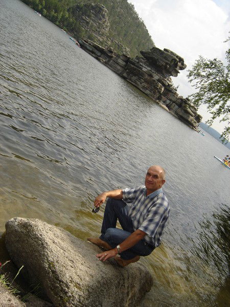 Алексей Лесников