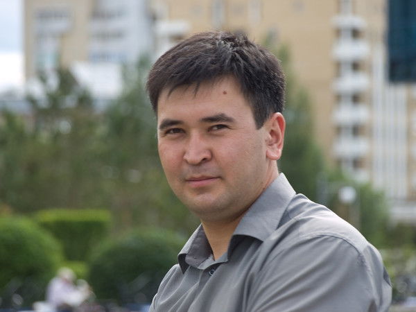 Азат Карханов