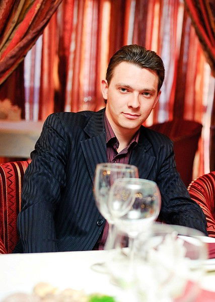 Антон Глухов