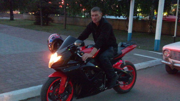 Юрий Лавров