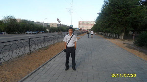 Жандос Досан