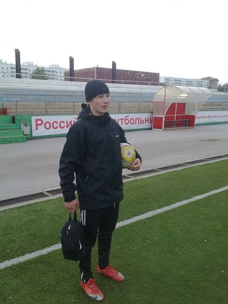 Максим Попов