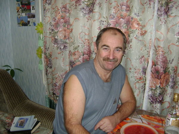 Михаил Олейник