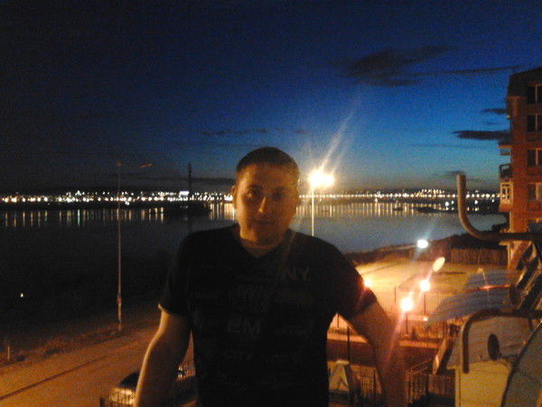 Дмитрий Жаров