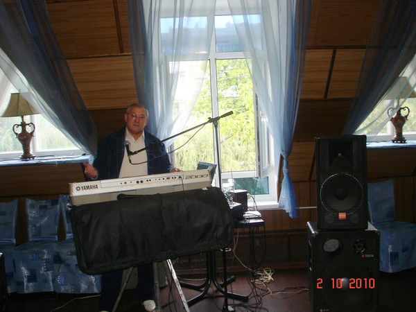 Юрий Новоженов