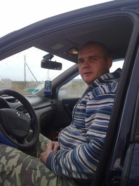 Олег Леонов