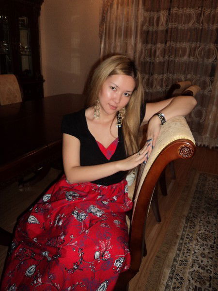 Каламкас Азекенова**