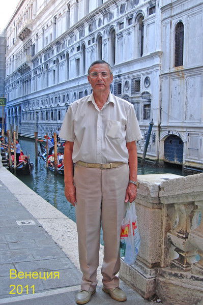 Борис Стрельников