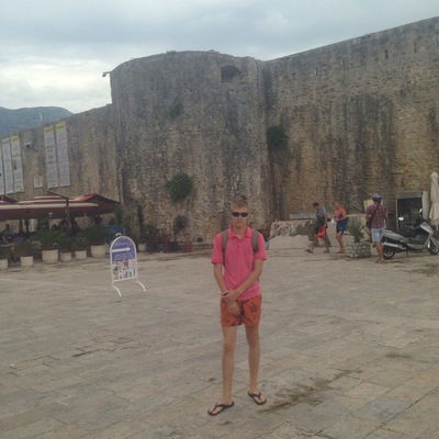 Андрей Попов