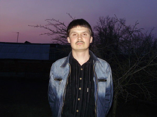 Роман Авезов