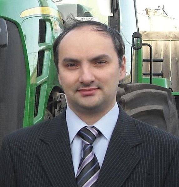 Александр Емельянов