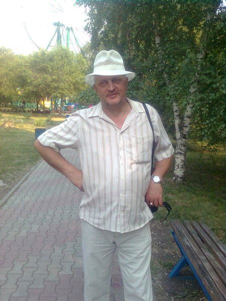 Олег Новиков