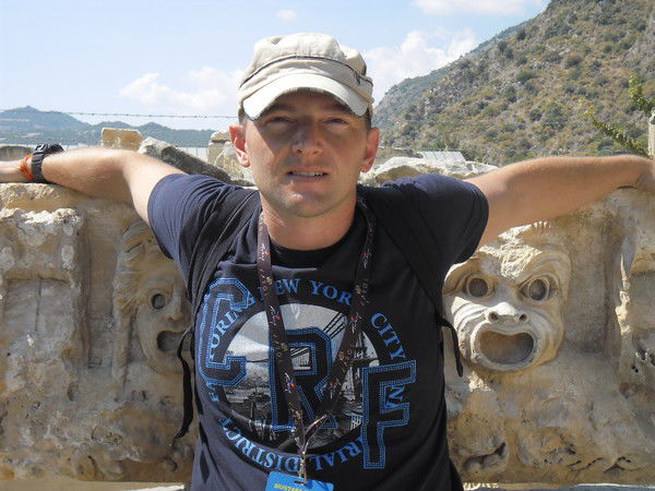 Лев Калустов