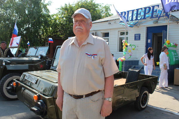 Петр Емельянов