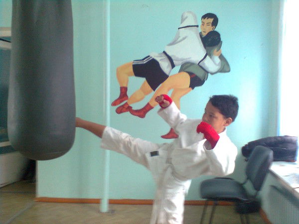 Mурат Халмуратов