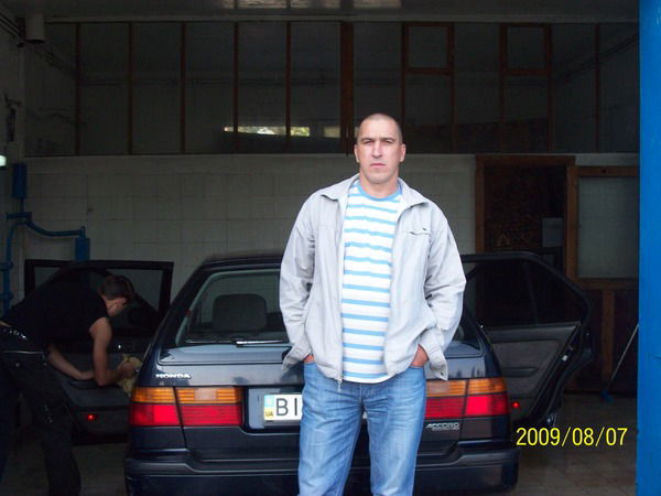 Женя Омелай