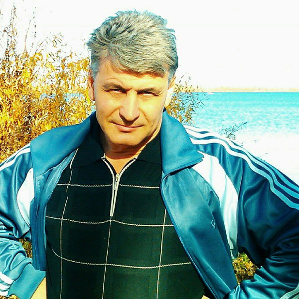 Анатолий Иванов