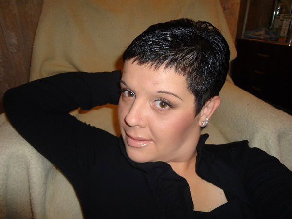 Лена Хныкова