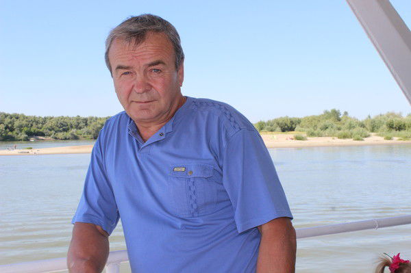 Анатолий Белоус