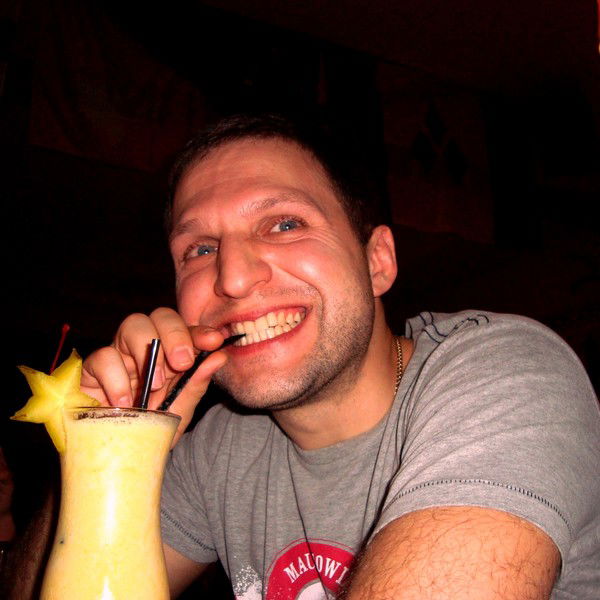 Олег Леонов