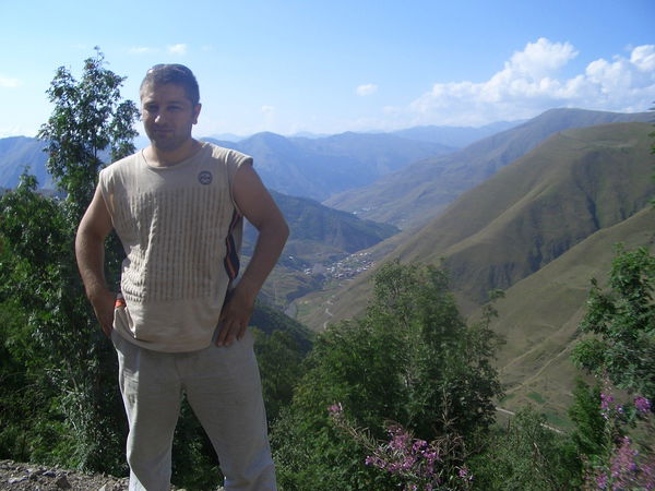 Махач Гусейнов