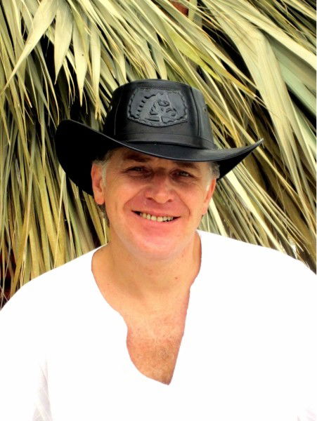 Олег Новиков