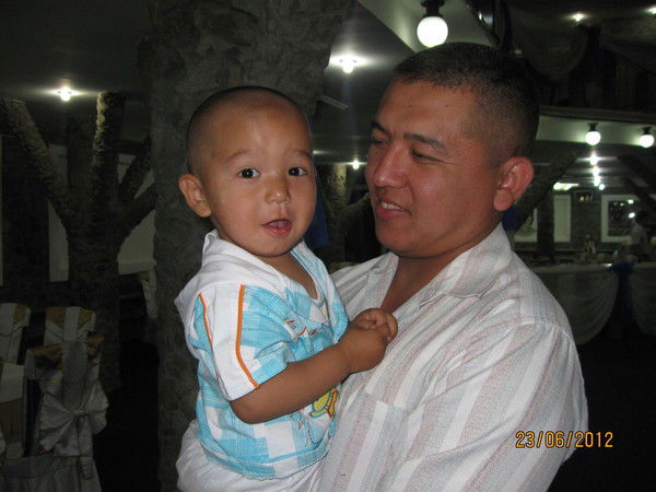 Макс Ахметханов