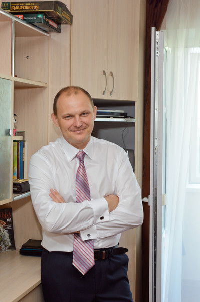 Дмитрий Глухов