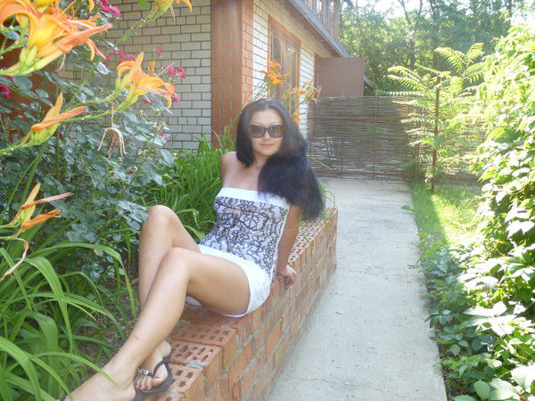 Анна Захарова