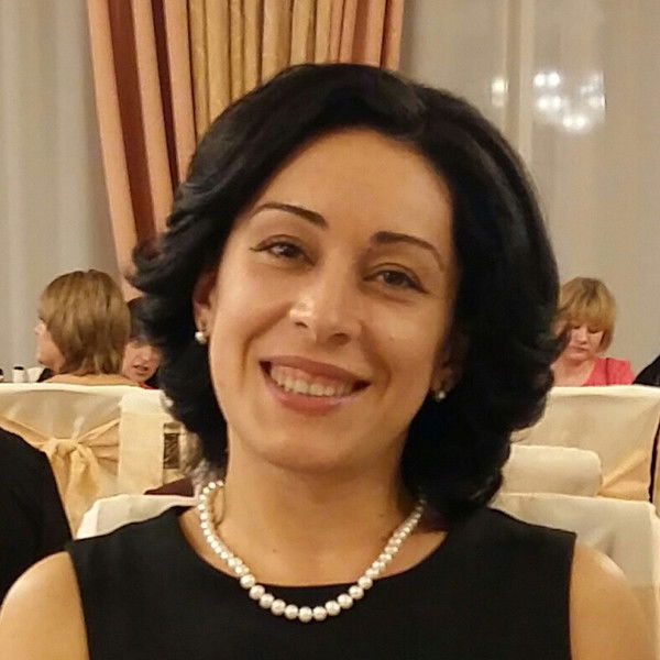 Елена Сухариян