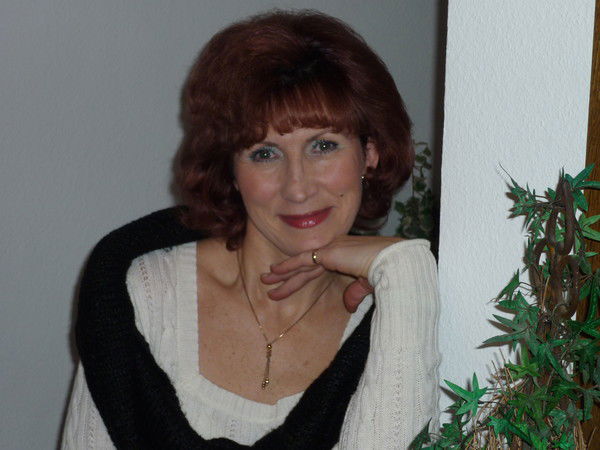 Елена Леонова