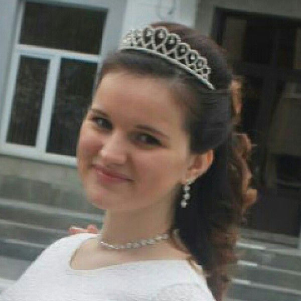 Лолита Тихонова