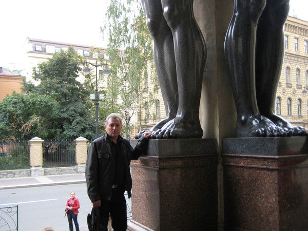 Геннадий Тедеев