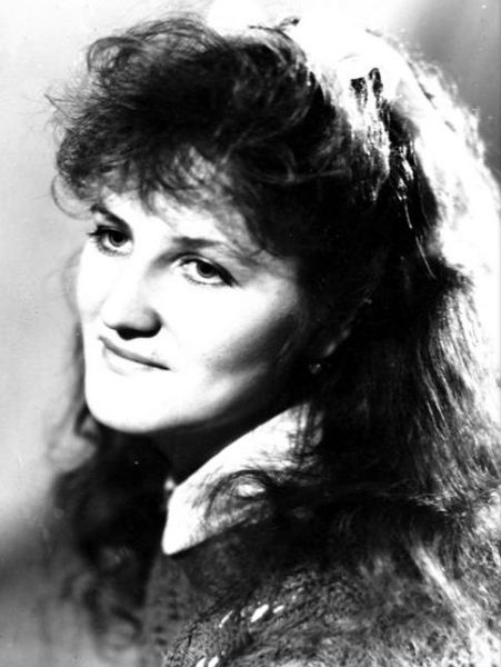 Люба Попова