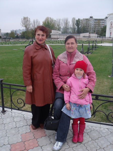 Лена Апостол