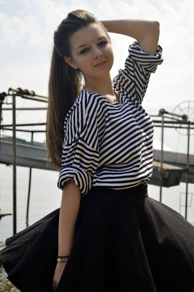 Олечка Белая