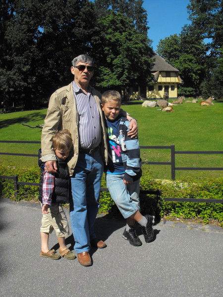 Юрий Петров