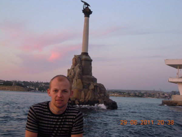 Деня Шаповалов