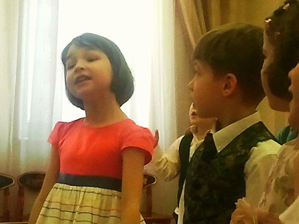 Эмилия Истон