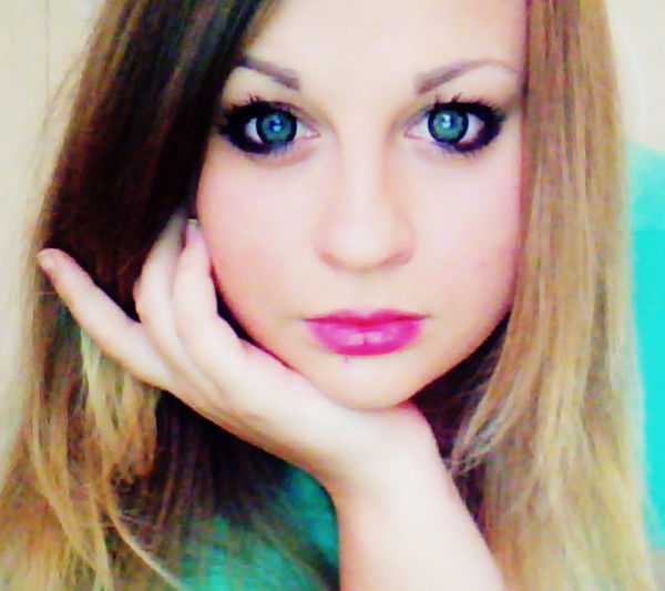 Оленька Плахотник