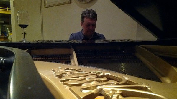 Александр Тихонов