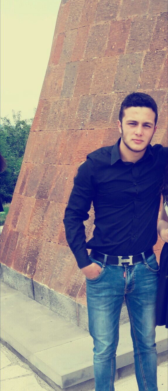 Коля Акопян