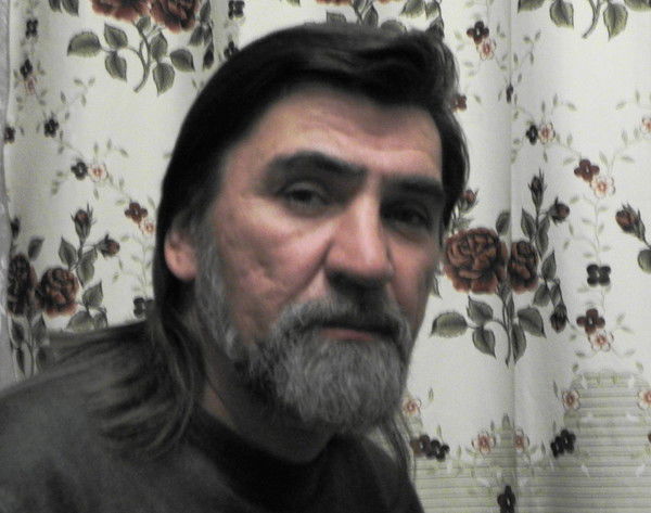 Евгений Ларионов