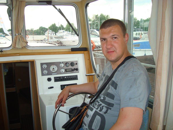 Максим Фролов