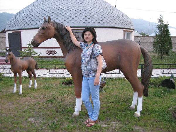 Лаура Азамат