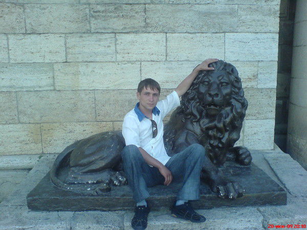 Данила Овчаров