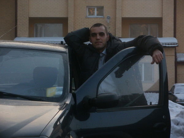 Роман Мельников