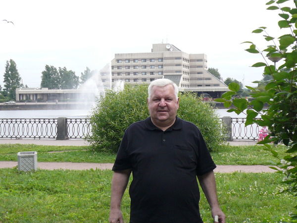 Владимир Артамонов