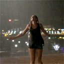 Танцующая Под Дождем