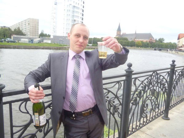 Александр Сухарников